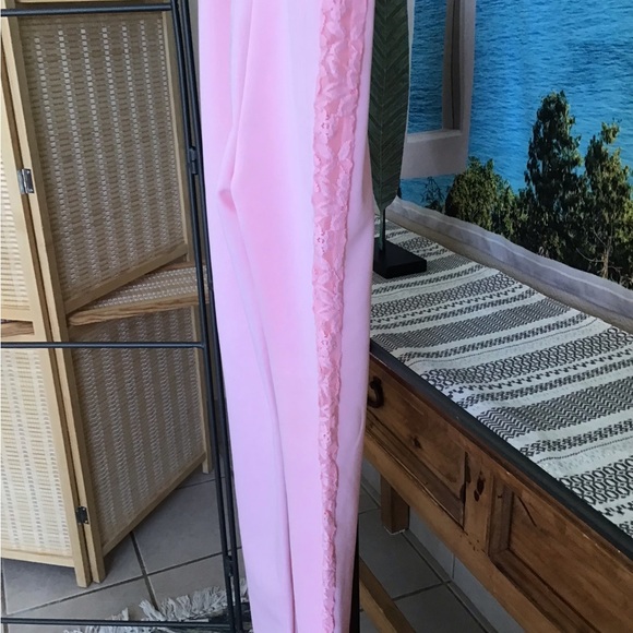 Pink pantsuit.Cold shoulder lace accent. - Picture 5 of 8